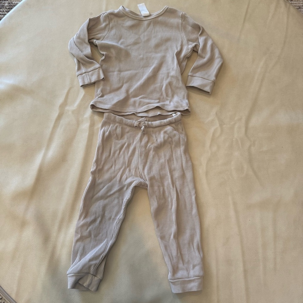 H&M neutral shirt and pant set - Picture 2 of 9